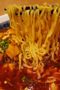 千鶴楼の平打ち麺