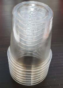 小型の試飲用コップ