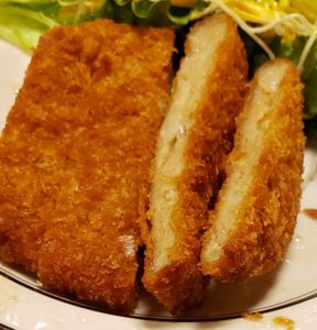 ジャンボまぐろメンチの断面図